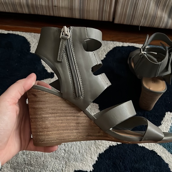 Gray Crown Vintage Strappy Wedges Size 6 - Picture 5 of 9